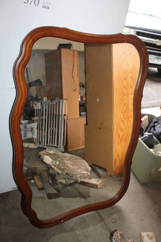 lot 570 image: Decorative Wood Frame Wall Mirror
