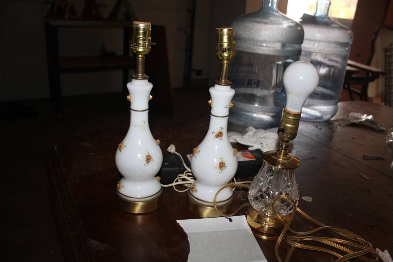 lot 564 image: Lot of (3) Table Lamps
