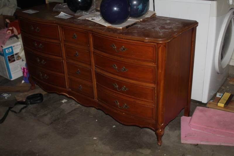 lot 559 image: Wood Dresser with 12-Drawers