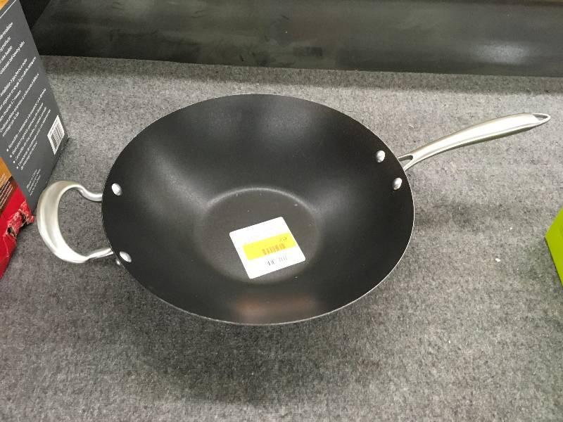 lot 252 image: Aluminum Wok, Retail $24.99