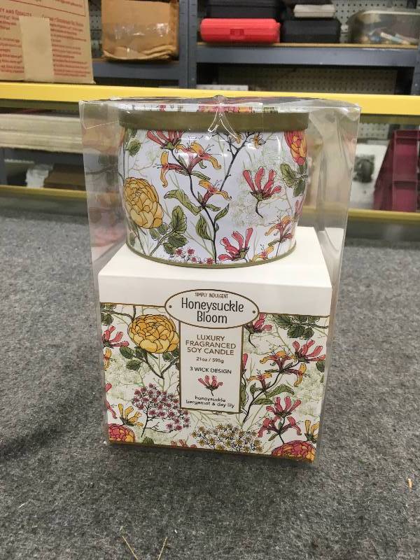 lot 257 image: Honeysuckle Bloom Luxury Fragranced Soy Candle, Retail $12.99