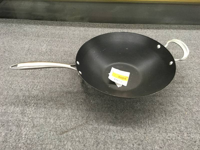 lot 265 image: Aluminum Wok, Retail $24.99
