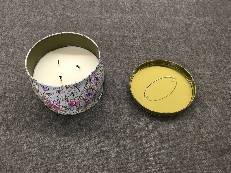 lot 282 image: Honeysuckle Bloom Luxury Fragranced Soy Candle, Retail $12.99