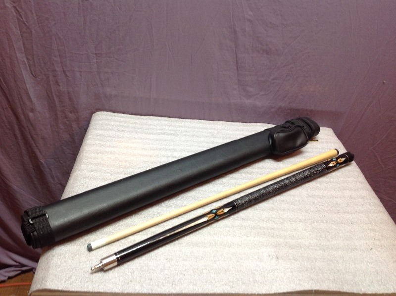 lot 87 image: Pool Cue  & Case