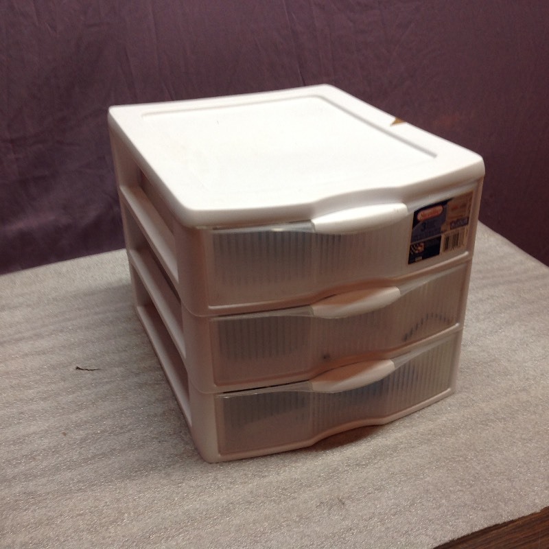 lot 96 image: 3 Drawer Bin & Contents