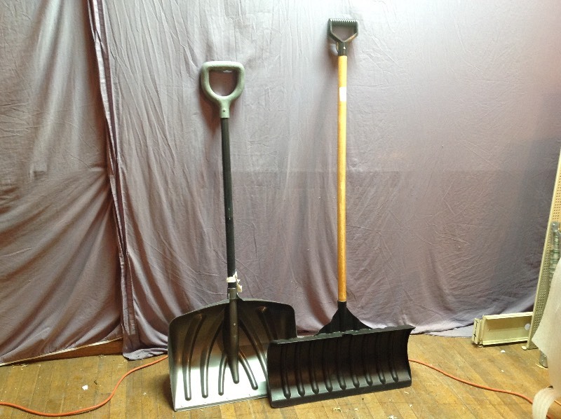 lot 108 image: Snow Shovels