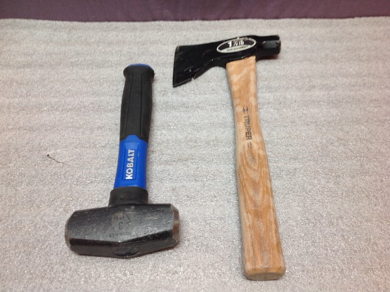 lot 133 image: 3# Hammer & Hatchet