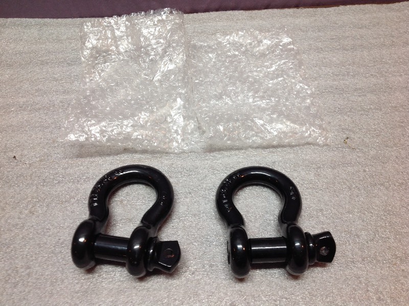 lot 149 image: Screw Pin Shackles
