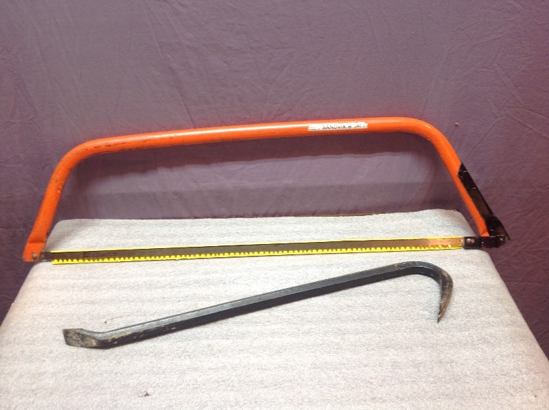 lot 158 image: 30 Saw & Pry Bar