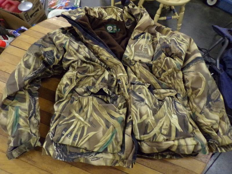lot 18 image: Gore Tex Coat Size XL Ducks Unlimited