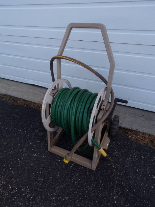 lot 21 image: Hose Reel with Hose