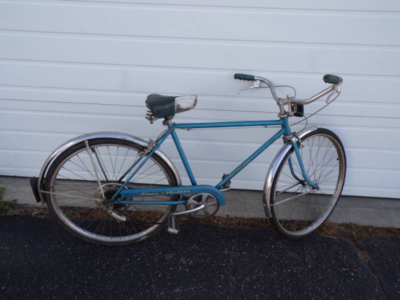 lot 23 image: Schwinn College Bike