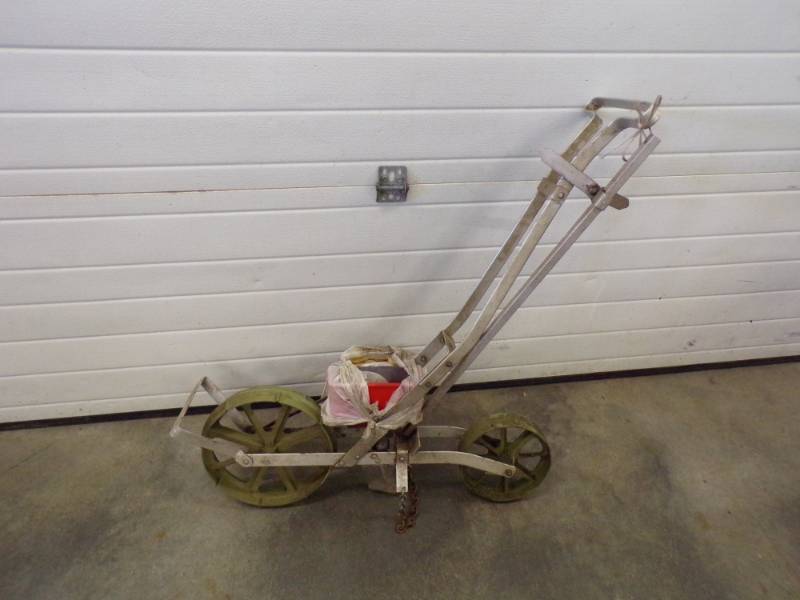 lot 24 image: Line Planter with Disks