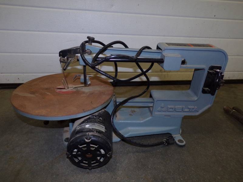 lot 5 image: Delta 2 Speed Scroll Saw