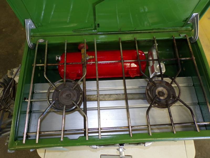 lot 46 image: 68 Coleman Stove