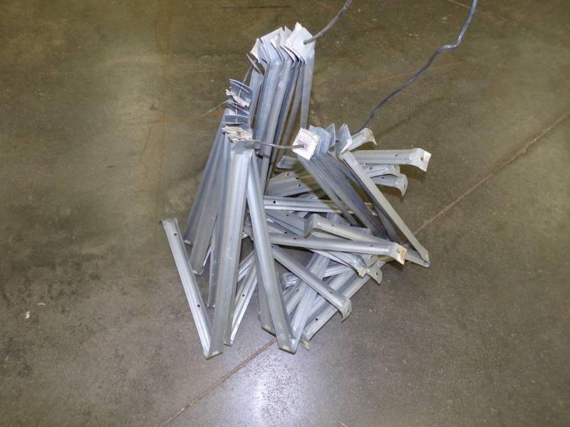 lot 49 image: Shelf Brackets