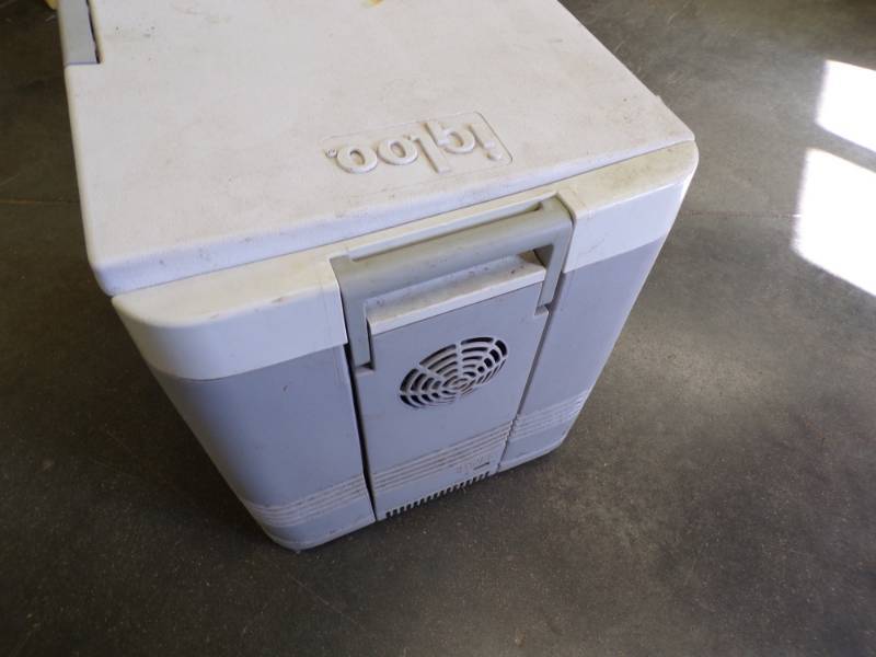 lot 52 image: Igloo 36 12v Cooler