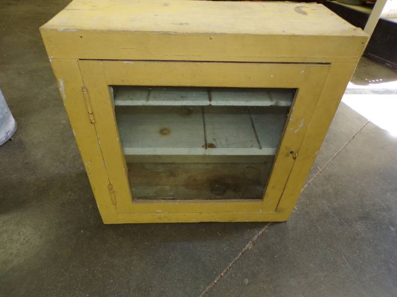 lot 53 image: Glass Door Cabinet