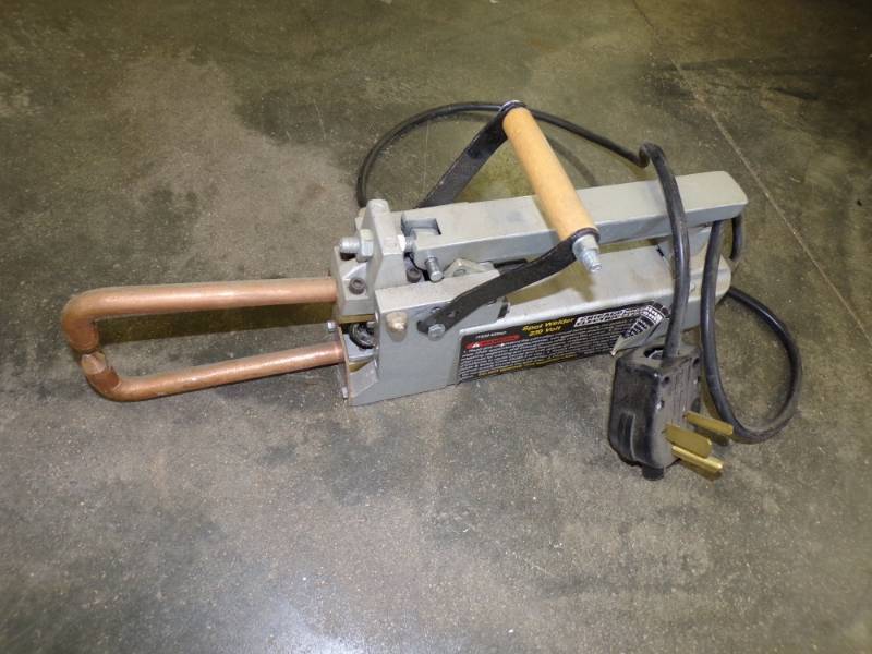 lot 54 image: 230 V Spot Welder