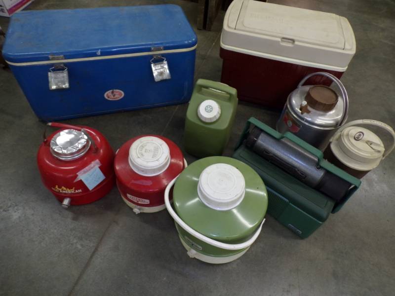lot 66 image: Vintage Cooler Lot