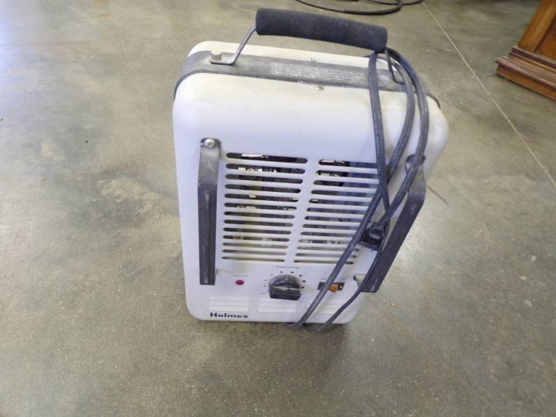 lot 89 image: 110 V Heater