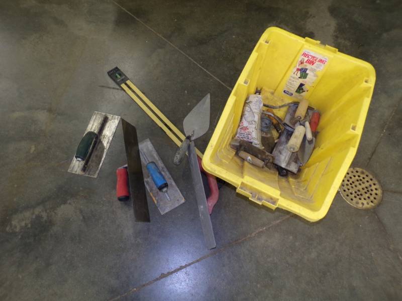 lot 128 image: Cement tools