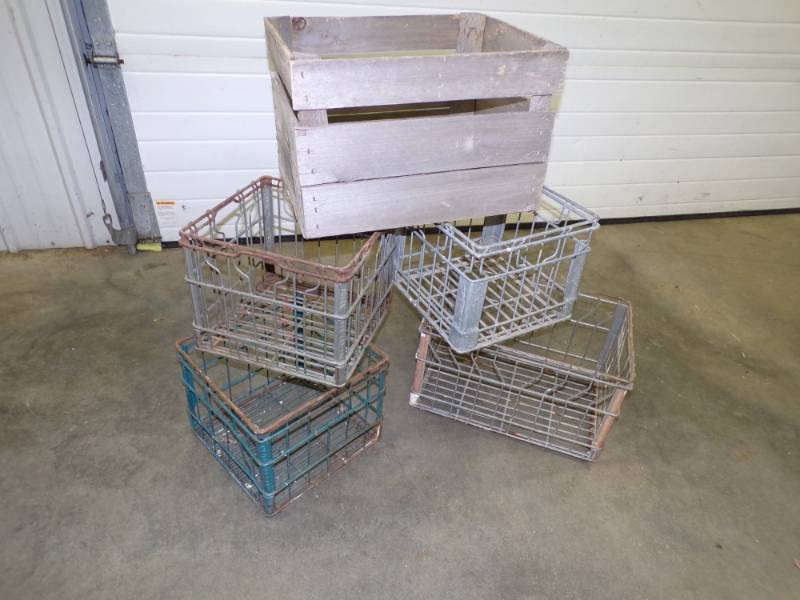 lot 132 image: Vintage Wire Crates with wood Crate