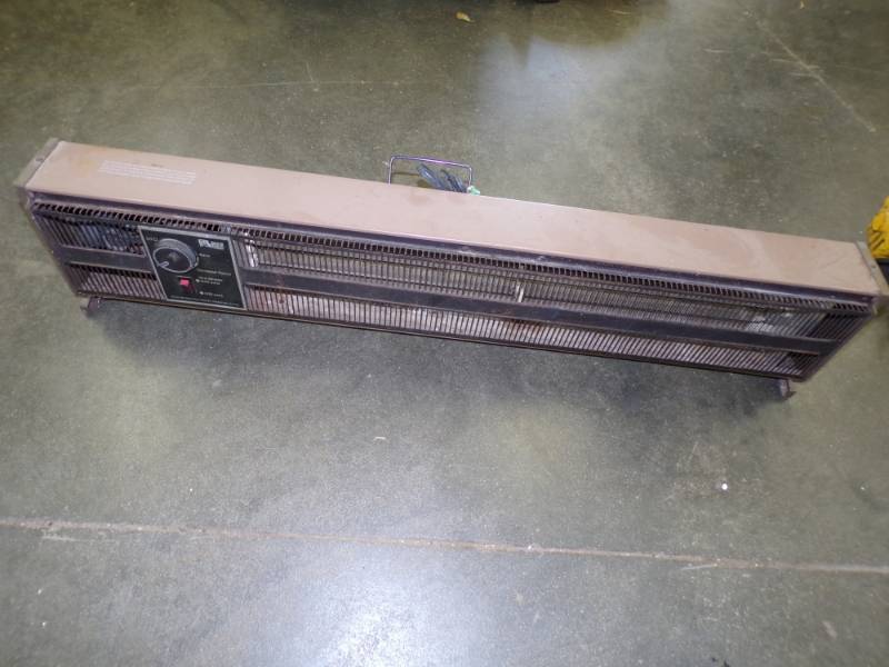 lot 134 image: 110v Heater