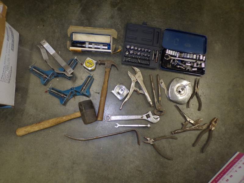 lot 142 image: Assorted Tools