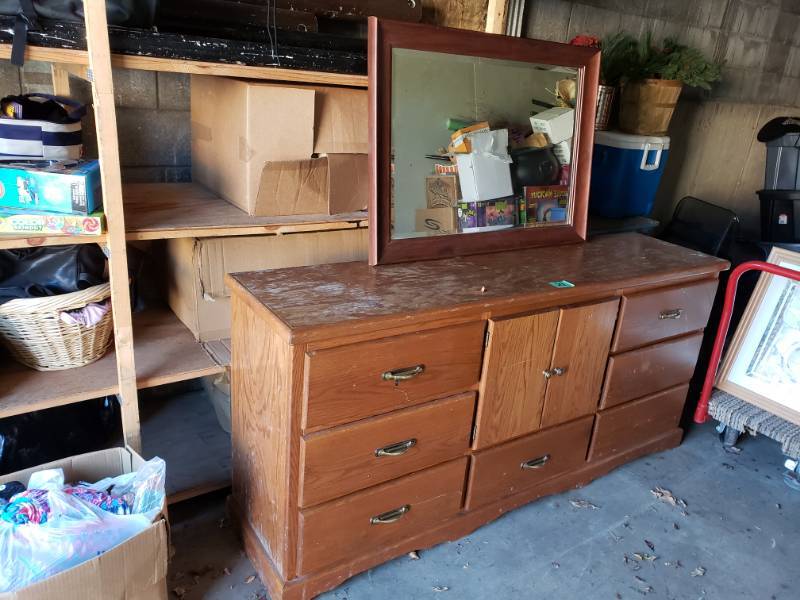 Dresser With Mirror
