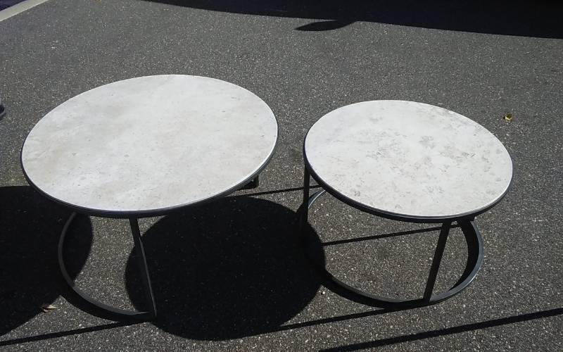 Hammary Furniture Co. Pair Of Round Nesting Tables With Marble Tops