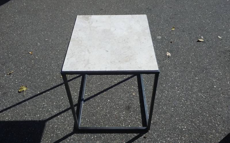 Hammary Furniture Co Side Table With Marble Top 22x26x25