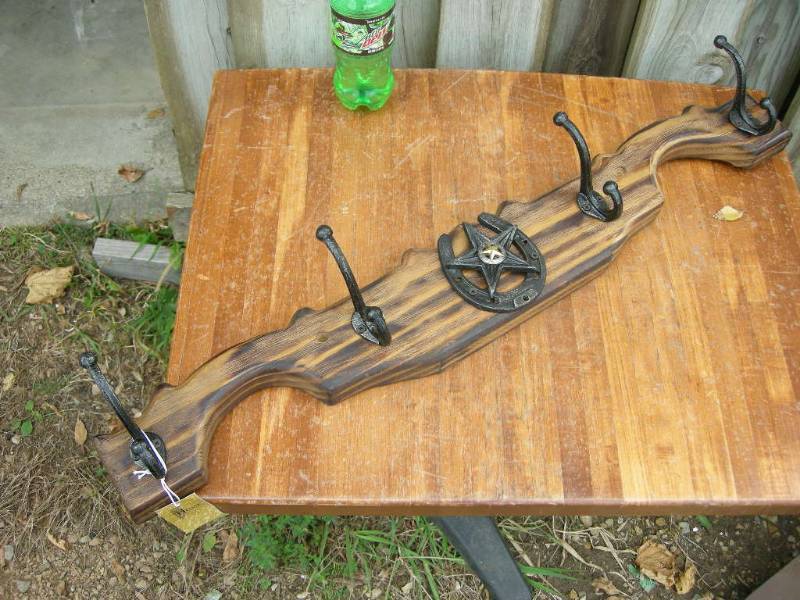 lot 10 image: Wooden Calf Harness HooksRack