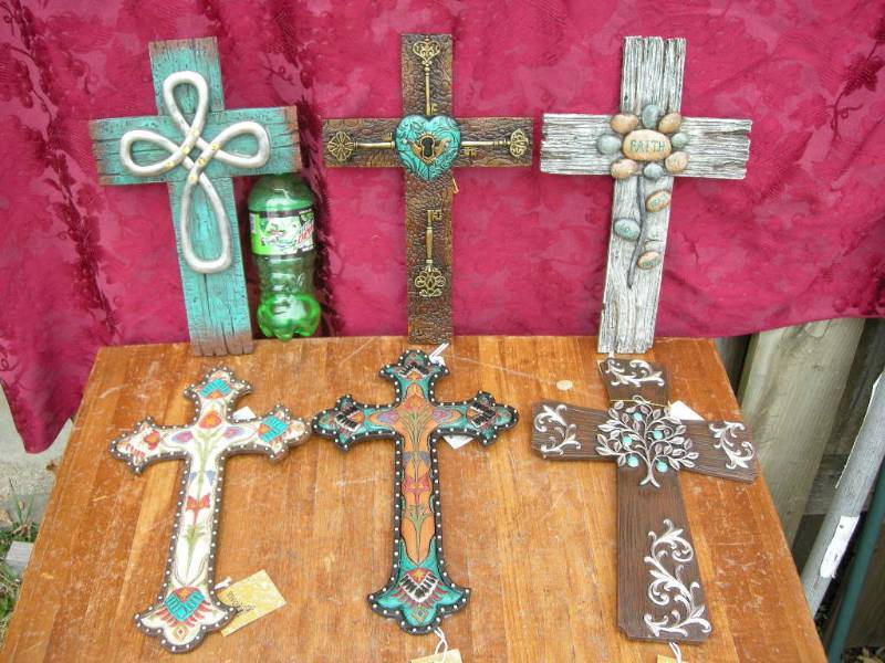 lot 19 image: 6 Western Look Crosses