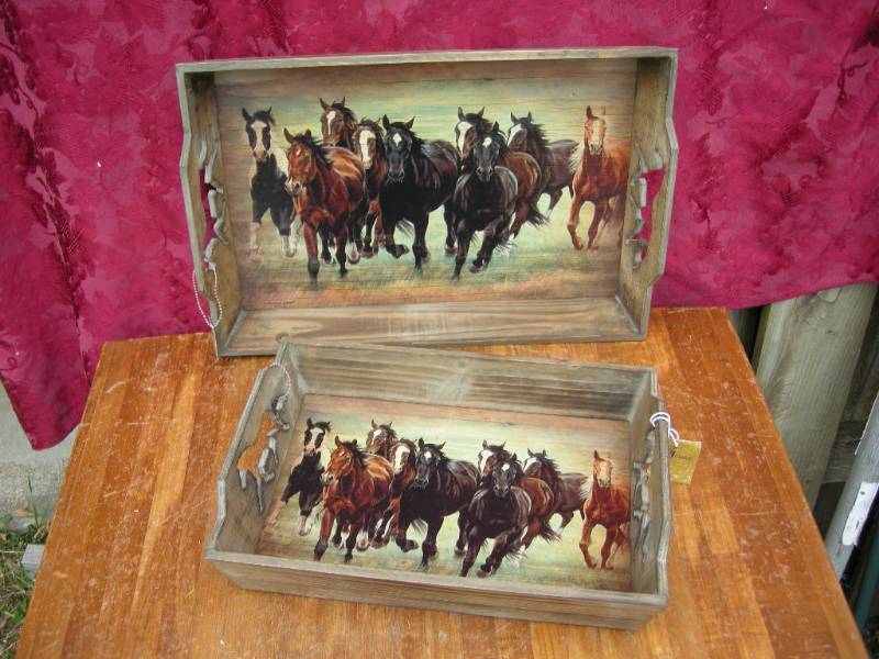 lot 23 image: Wooden Horse Tray Set