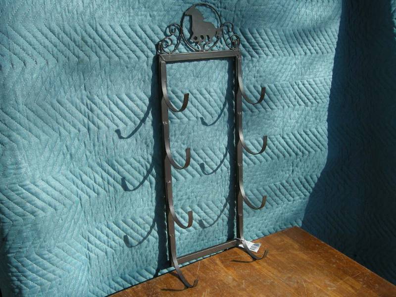 lot 24 image: Horse Towel Rack