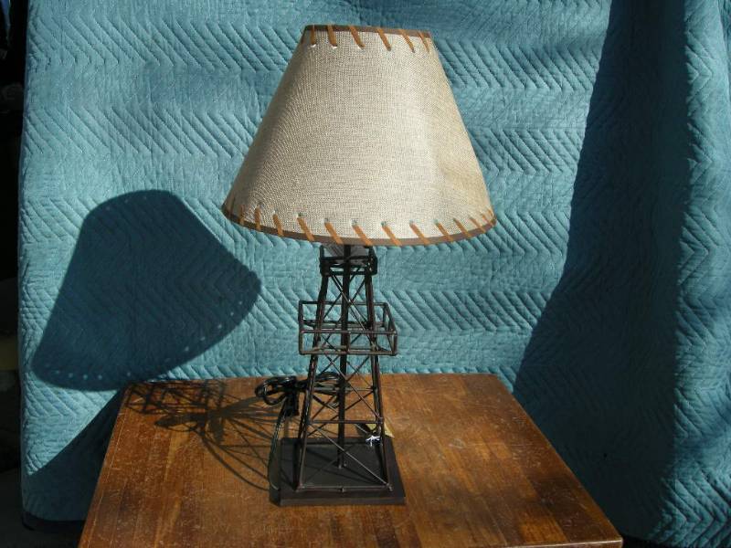 lot 25 image: Oil Rig Lamp