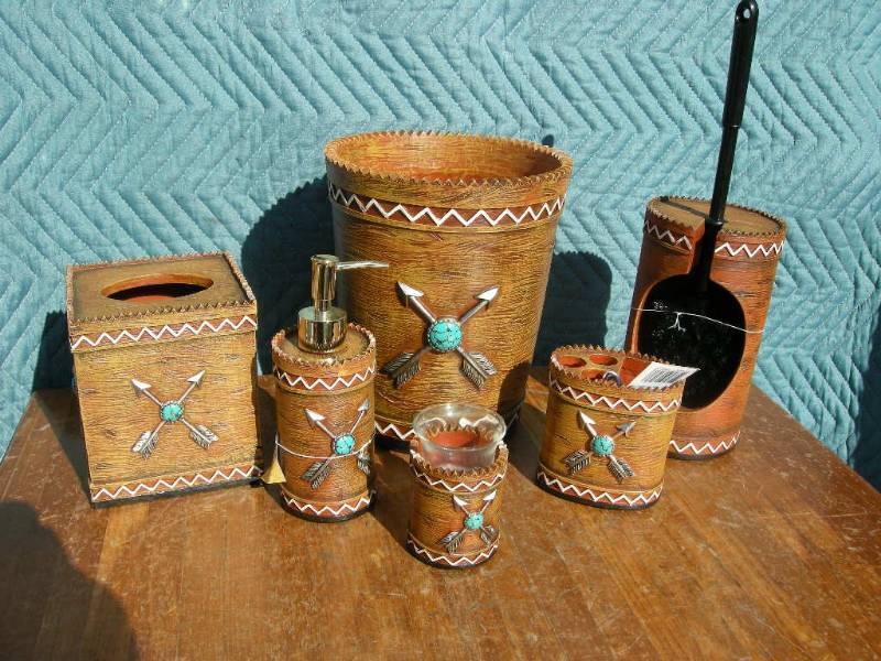 lot 30 image: WesternArrow Bathroom Set