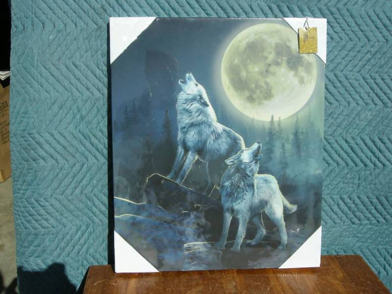 lot 32 image: Wolf Canvas Print