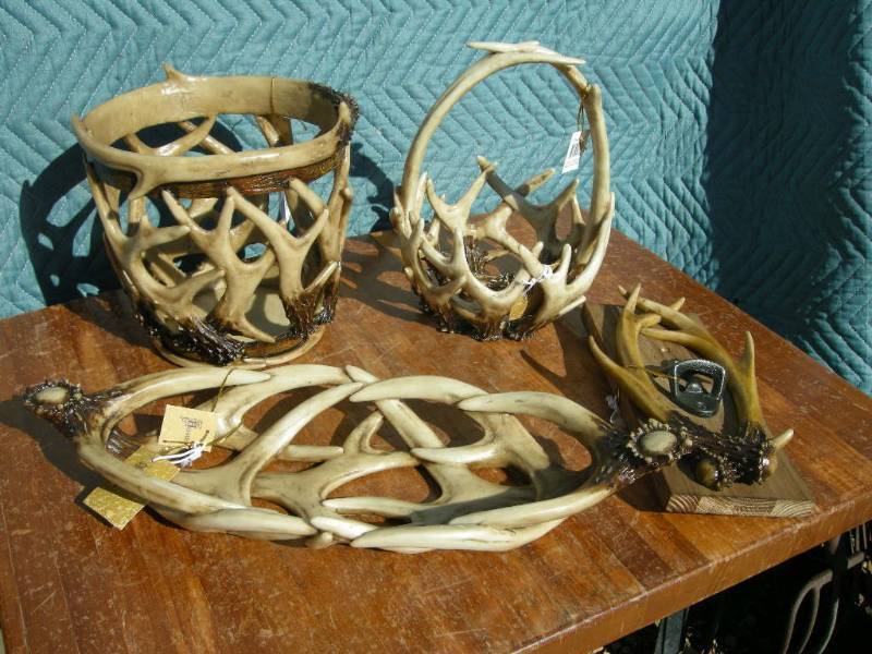 lot 35 image: Antler Decor