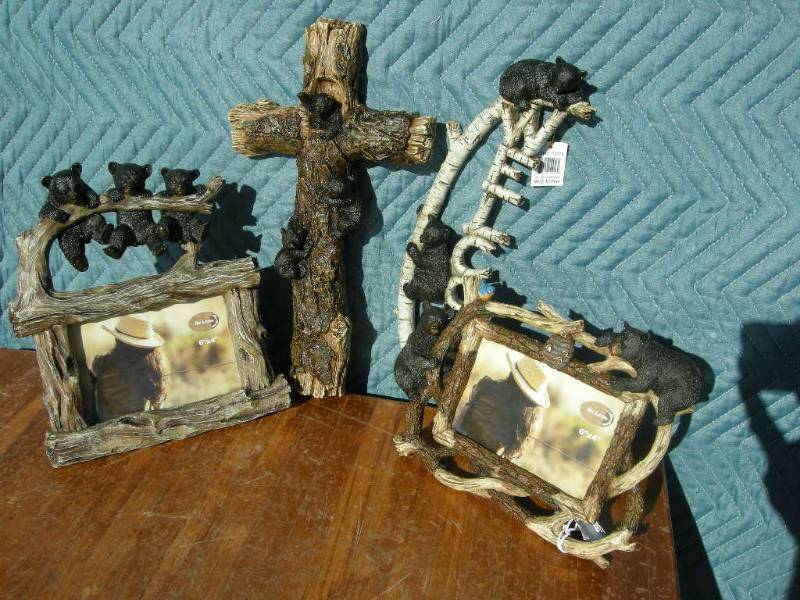 lot 51 image: Black Bear Decor