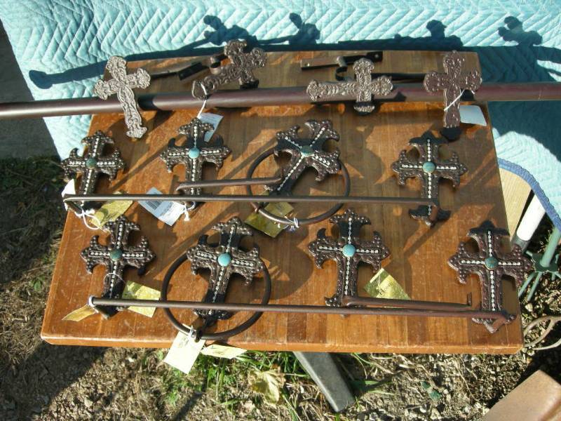 lot 62 image: Cast Iron Western Cross BathroomCurtain Set