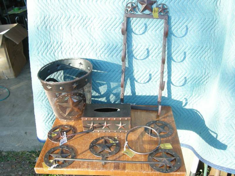 lot 65 image: Star Bathroom Set