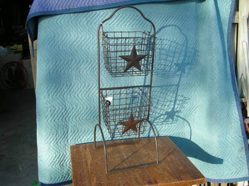 lot 66 image: Star 2-Tier Basket Stand
