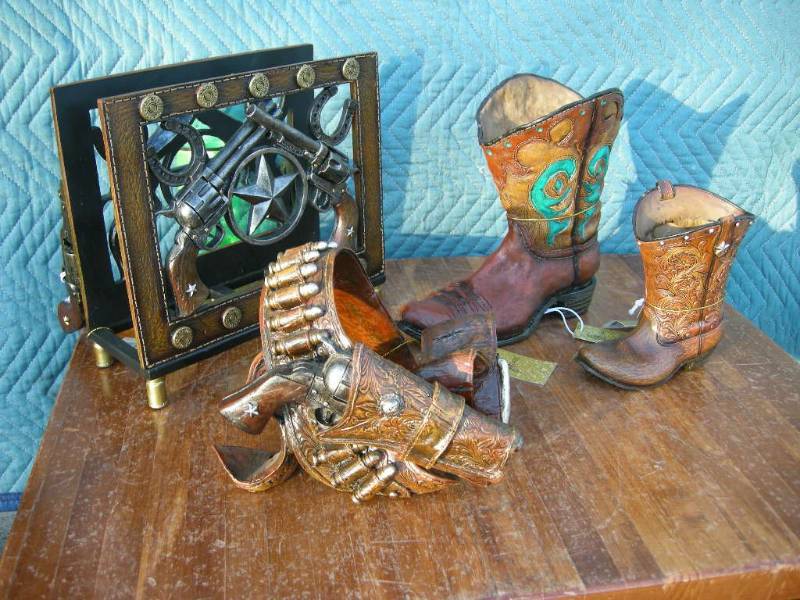 lot 70 image: PistolBoot Decor
