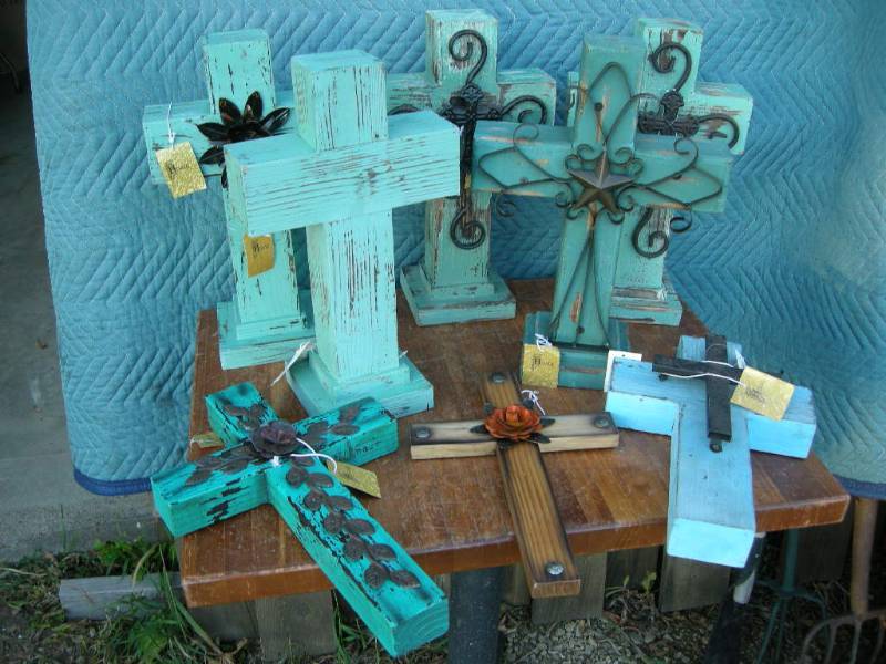 lot 75 image: 8 Wooden Crosses