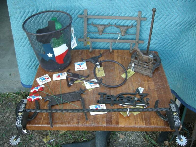 lot 76 image: Cast WesternTexas Decor