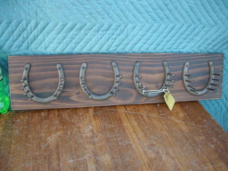 lot 77 image: Horseshoe JewelryKey Rack