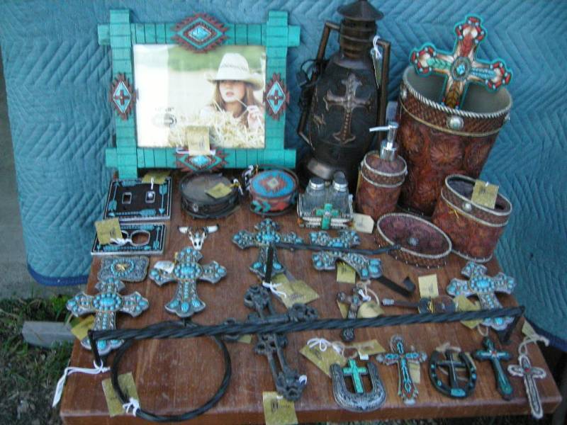 lot 82 image: Misc Western Wares, Decor