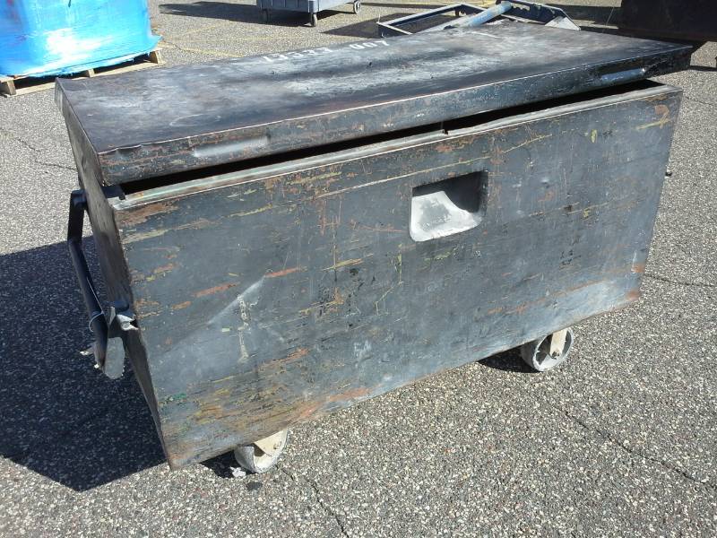 lot 106 image: Rolling Metal Job Box